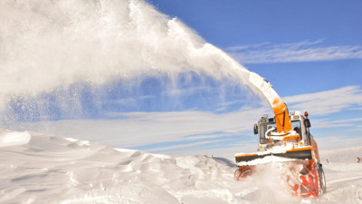 Karda mahsur kalan 18 araç 5 saatlik çalışmanın sonucunda kurtarıldı