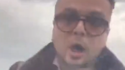 Yabancı plakalı araç süren bir şahıs yolda tartıştığı otomobile saldırdı. Bu magandayı kim bu ülkeye aldı?