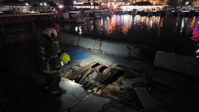 Sahile demirli tekne alev aldı
