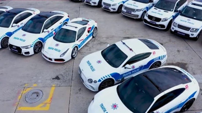 Mahfi Eğilmez’den lüks polis araçlarına tepki. 'Maserati'li polisi gören enflasyonun düşeceğine inanır mı?'