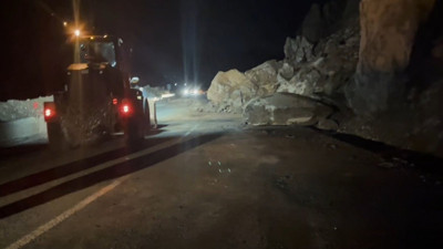 Artvin-Şavşat-Ardahan karayolunda heyelan