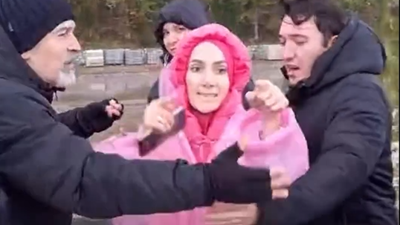 Polis arabasını gördüğü halde denizin dibine gitti. Bu insanlara polis ne yapsın?