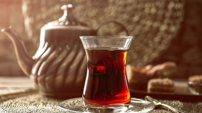 Demlikte kalan çayın mucize faydaları ortaya çıktı. Sakın atmayın