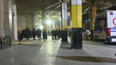 Şanlıurfa’da bir kafenin önünde oturanlar kurşunların hedefi oldu. 1 ölü 4 yaralı