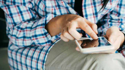 19 yaşındaki genç eskorta 100 bin lirasını kaptırdı. Heyecanla yaptığı yılbaşı planı kabusu oldu