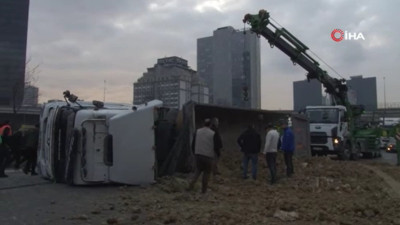 Basın Ekspres Yolu’nda zincirleme kaza. 4 yaralı