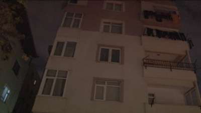 Eski eşinin evine yeni eşi ile gidince bıçaklı kavga çıktı. 2'si ağır 3 yaralı