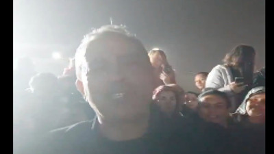 Haluk Levent yeni yıla Hatay'da depremzedelerle şarkı söyleyerek girdi