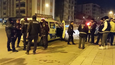 Polisten kaçan şahsın üzerinden satır çıktı