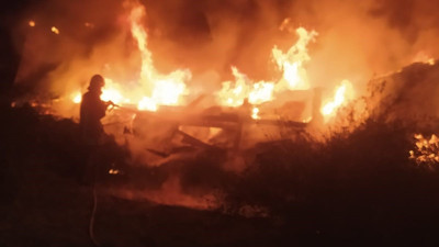 Mersin’de kaza yapan tır alev aldı