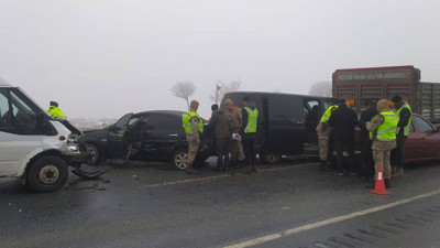 Bitlis'te zincirleme trafik kazası: 20 yaralı
