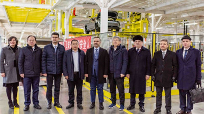 Bakan elektrikli Chrey’i test etti