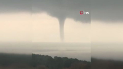 İzmir’de dev hortum görenleri korkuttu