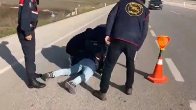 Yaşlı kadını 550 bin lira dolandırdı. Jandarmadan kaçamadı