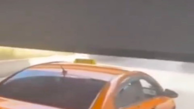 Ankara'da bir taksi şoförü, trafikte tehlikeli manevralar yaparak belediye otobüsündekilerin hayatını tehlikeye attı