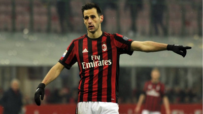 Yıldız futbolcu futbola geri döndü. Sadece 1 euroya imza attı