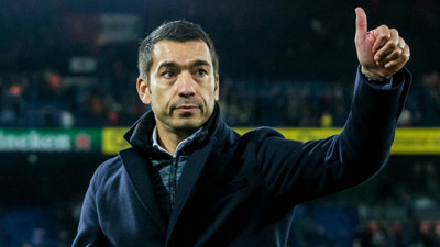 Beşiktaş'a kötü haber maç oynanırken geldi. Van Bronckhorst son anda yan çizdi