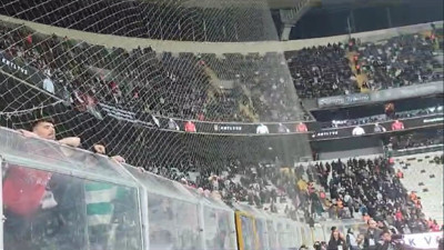 3 dakikada gelen 2 gol Beşiktaş taraftarını çıldırttı. Stadı terk ettiler