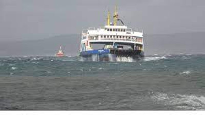 Kabatepe-Gökçeada feribot seferlerine ‘fırtına’ engeli