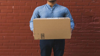 Kurye 'taciz' mesajı attı kargo şirketi cezayı yedi