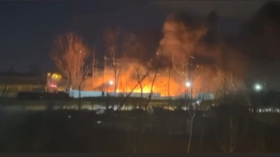 Geri dönüşüm deposunda korkutan yangın