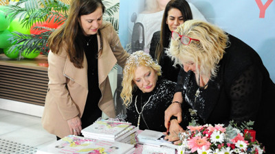 Serebral palsi hastası kadın burnuyla kitap yazdı