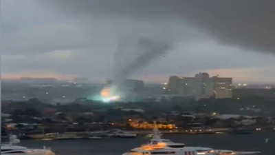 ABD'deki kasırga elektrik direğini böyle yuttu. Ortaya çıkan görüntü izleyenleri şoke etti