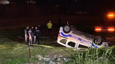 Yolda köpeğe çarpan polis aracı şarampole yuvarlandı. 3 polis yaralı