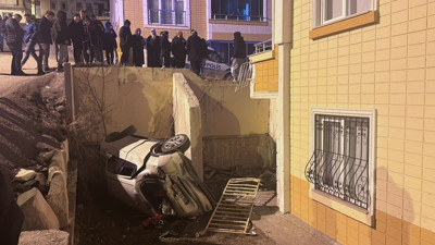 İstinat duvarından düşen cipte 3 yaralı