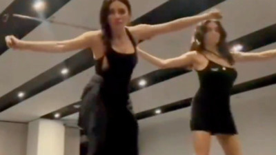 İnci Taneleri dizisinde pavyon sahnesinin ardındaki Hazar Ergüçlü