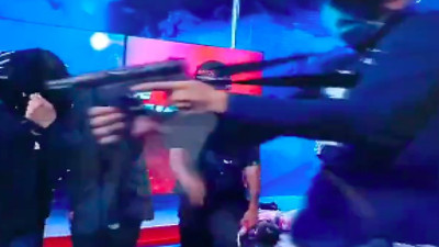 Ekvador'un en büyük uyuşturucu karteli hapishaneden kaçarak canlı yayında gazetecileri rehin aldı