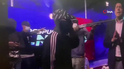 Silahlı saldırganlar canlı yayını bastı: Çok sayıda gazeteci ve çalışan rehin alındı