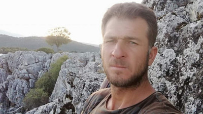 Mermer ocağında hafriyat kamyonu devrildi