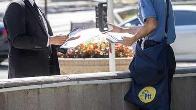 PTT kıyafetiyle gelip size para vererek dolandırıyorlar. Tapularınız dâhil her şeyi elinizden alıyorlar