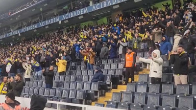 Dzeko penaltıdan attı, statta bir anda o şarkı başladı. Spikerin yorumu Fenerbahçe taraftarının duygularına tercüman oldu