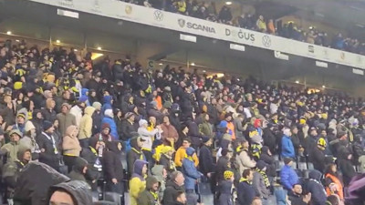 İrfan Can Kahveci şaşkına döndü. Tam da oyundan çıkarken oldu