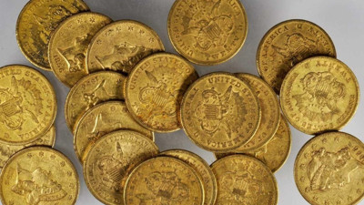 Traktörün pulluğuna takıldı mısır tarlasından servet çıktı. Açık artırmada satacak