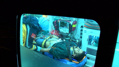 Pendik'te kontrolden çıkan taksi trafiği birbirine kattı. Takla atarak durabildi