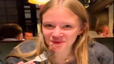 5 yıldır tek lokma et yemeyen vejetaryen kadın ilk kez biftek yedi, tepkisi gündem oldu