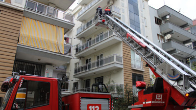 Şişede durduğu gibi durmadı. Alkollü adam balkonda sızdı