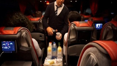 Çay servisinde üzerine kaynar su dökülünce soluğu mahkemede aldı. Otobüs firması tazminat ödeyecek