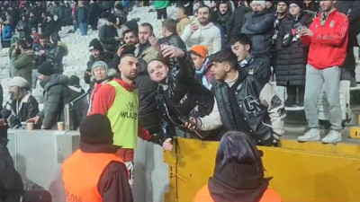 Beşiktaşlı taraftarlar Karagümrüklü Serdar Dursun'u sayıkladı