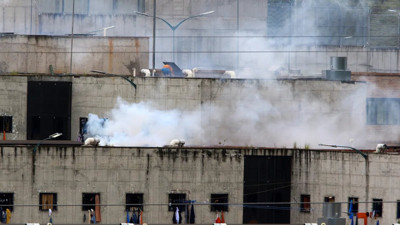 Ekvador'da rehin tutulan gardiyanlar kurtarıldı