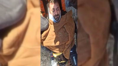 Adrenalin tutkusu sonu oluyordu. Kayalıklara çakılan paraşütçü yaralandı