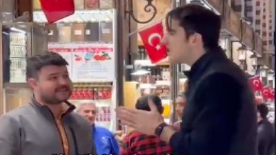 Kapalıçarşı'da turistin Doları, Türk Lirası sanması sonrasında da gerçeği anlayıp rahatlaması gündeme oturdu