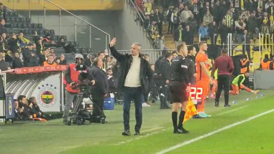 Fenerbahçe taraftarından İsmail Kartal'ın gözlerini dolduran tezahürat