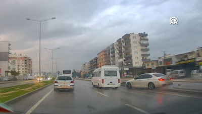 Makas atmaya çalıştı milyonluk aracın altını parçaladı