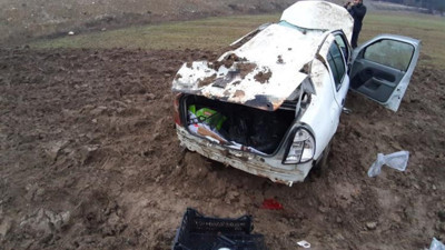 Bolu’da kontrolden çıkan otomobil defalarca takla attı