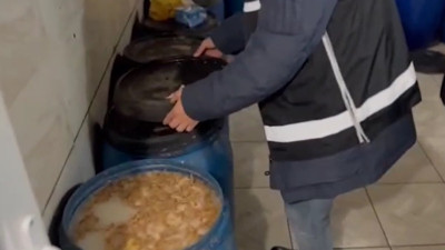 Bursa'da variller içerisinde 5 ton sahte içki ele geçirildi. 1 gözaltı