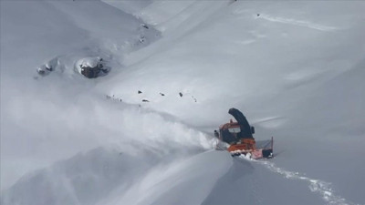 Şırnak'ta yoğun kar yağışı: Karayolları ekipleri 7/24 çalışıyor